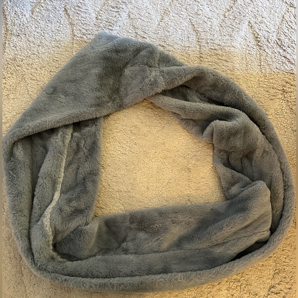 Women’s Gray Furry Infinity Scarf, One Size